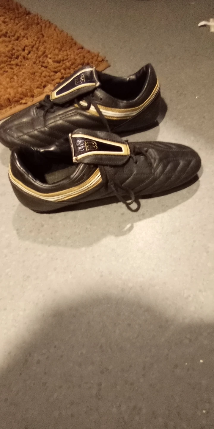 *"WILSON" -(CLEATED) SOCCER SHOES*