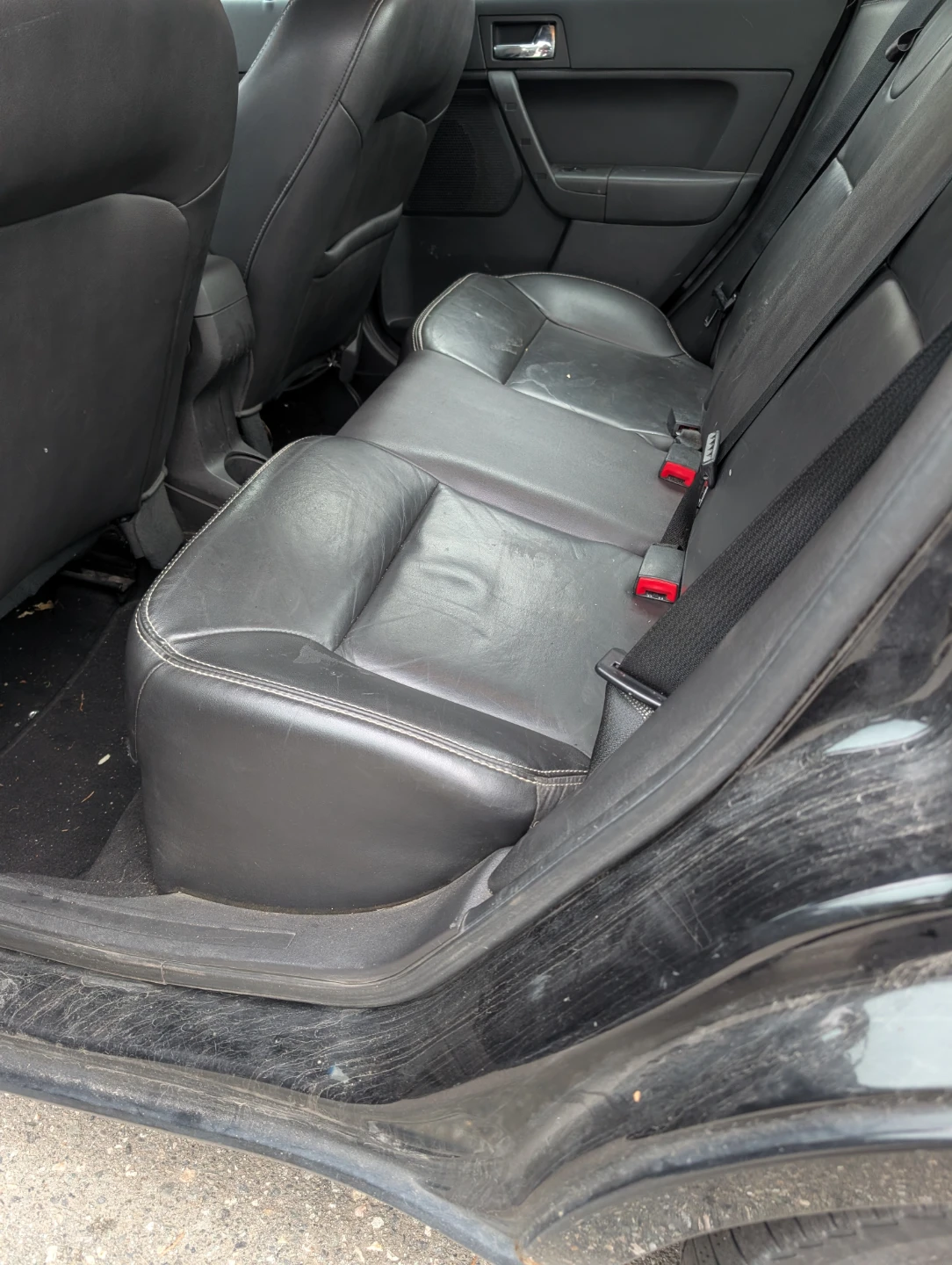 2010 Ford Focus Sedan - Black - photo 3