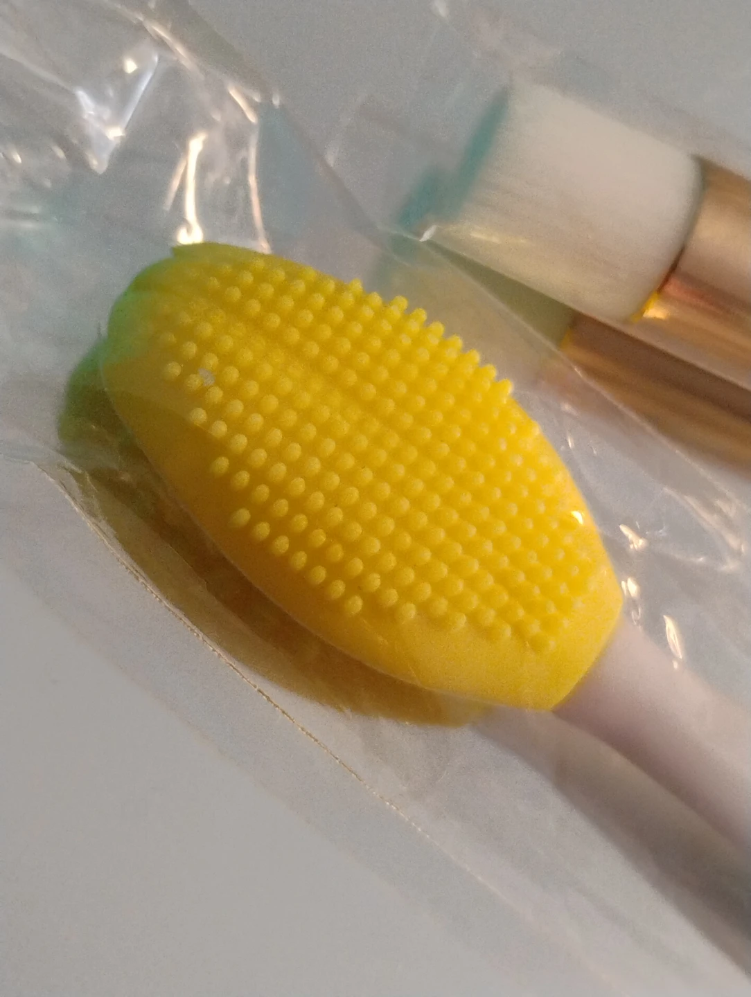 Yellow Silicone Lip Scrub Brush and Glitter Lash Cleansing Brush - photo 4