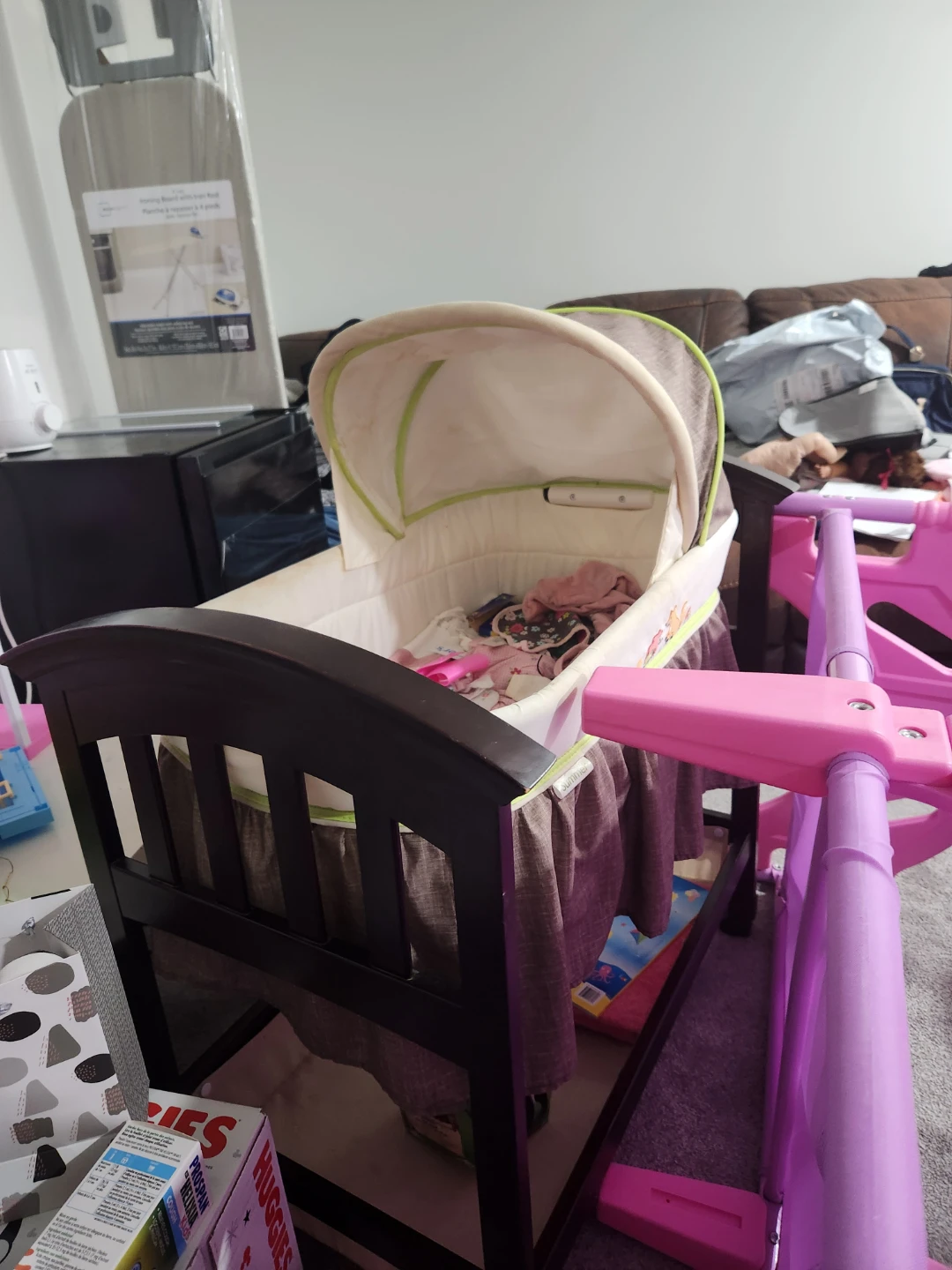 Free baby bassinet and toddler bed with mattress - photo 2