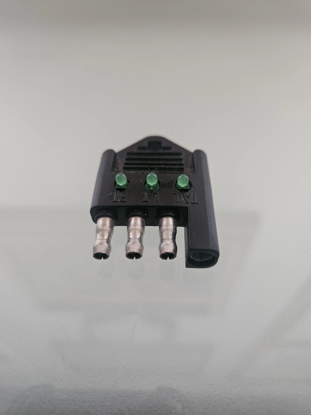 4-Pin Trailer Connector with Indicator Lights - photo 2