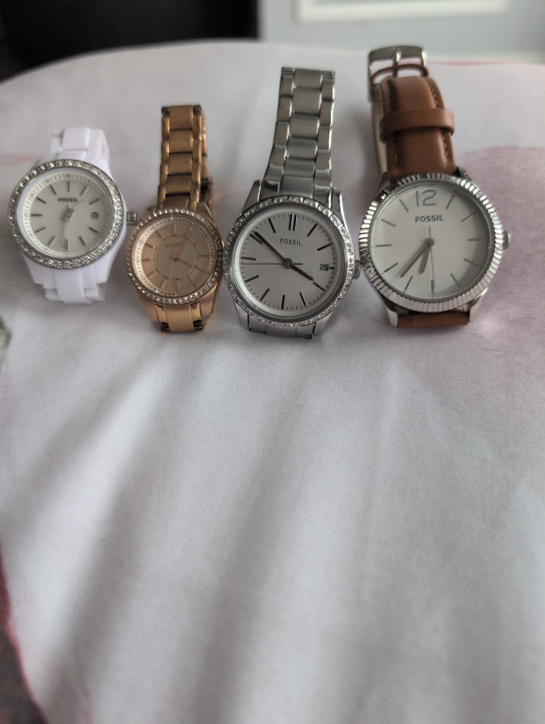 Four Fossil Women's Watches $300 ($60 each) - photo 2