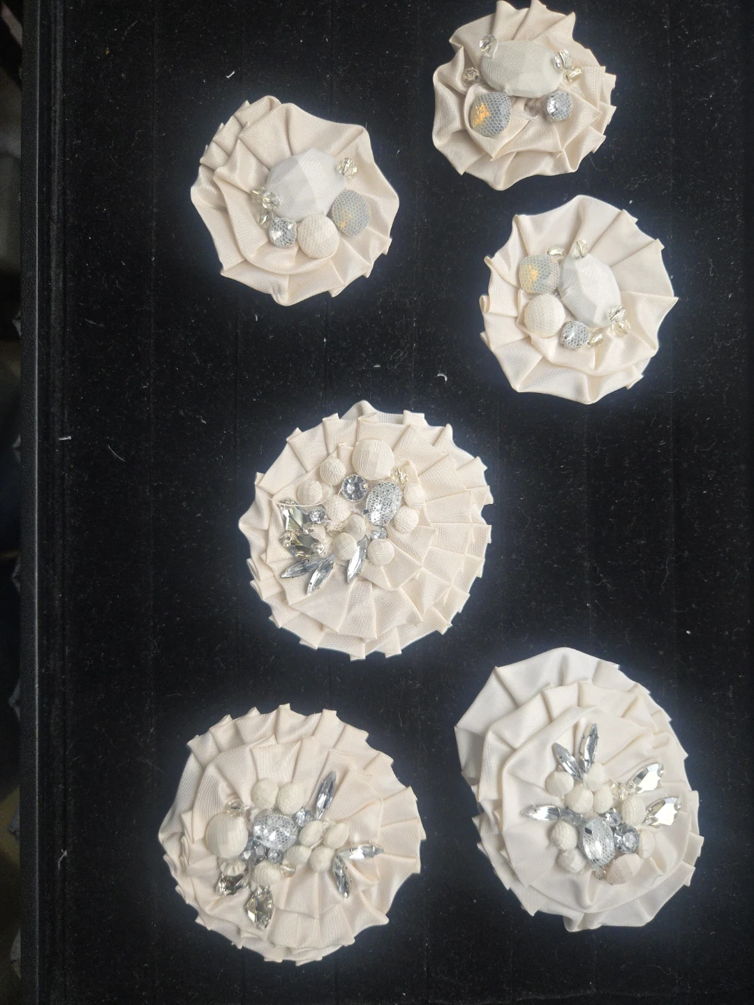 Set of 6 Fabric Flower Embellishments with Rhinestones - photo 4