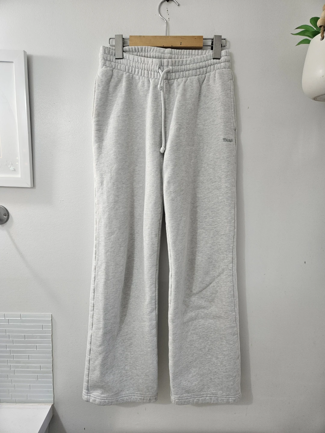 Tna straight leg sweatpants | size xs - photo 2