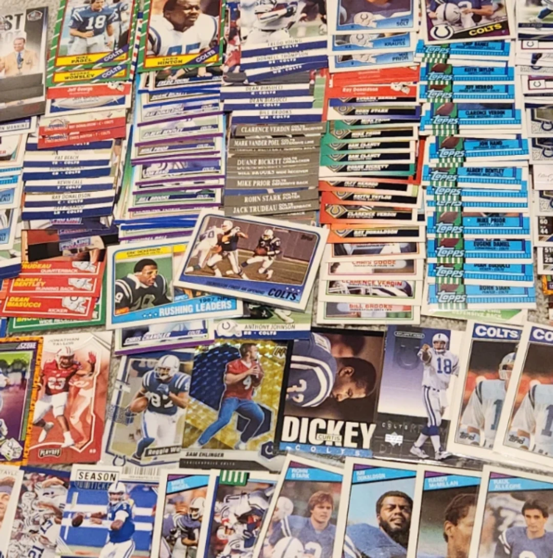 Indianapolis Colts, 200 Football Cards Team lot - photo 4