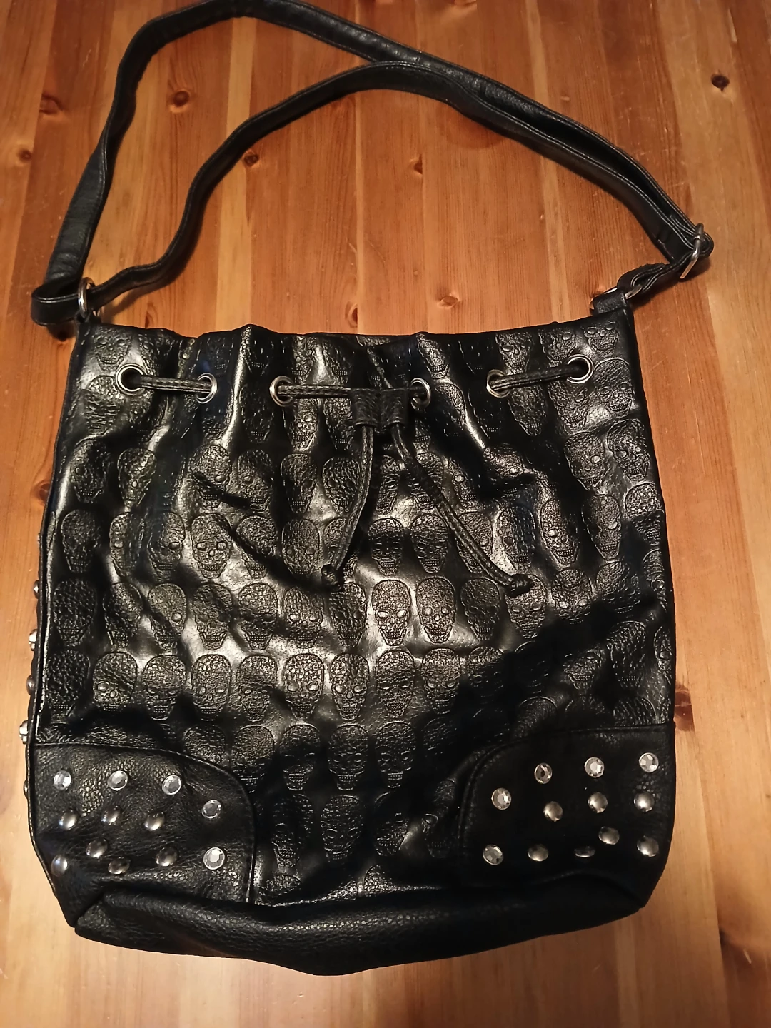 Black Skull Embossed Drawstring Purse - photo 2