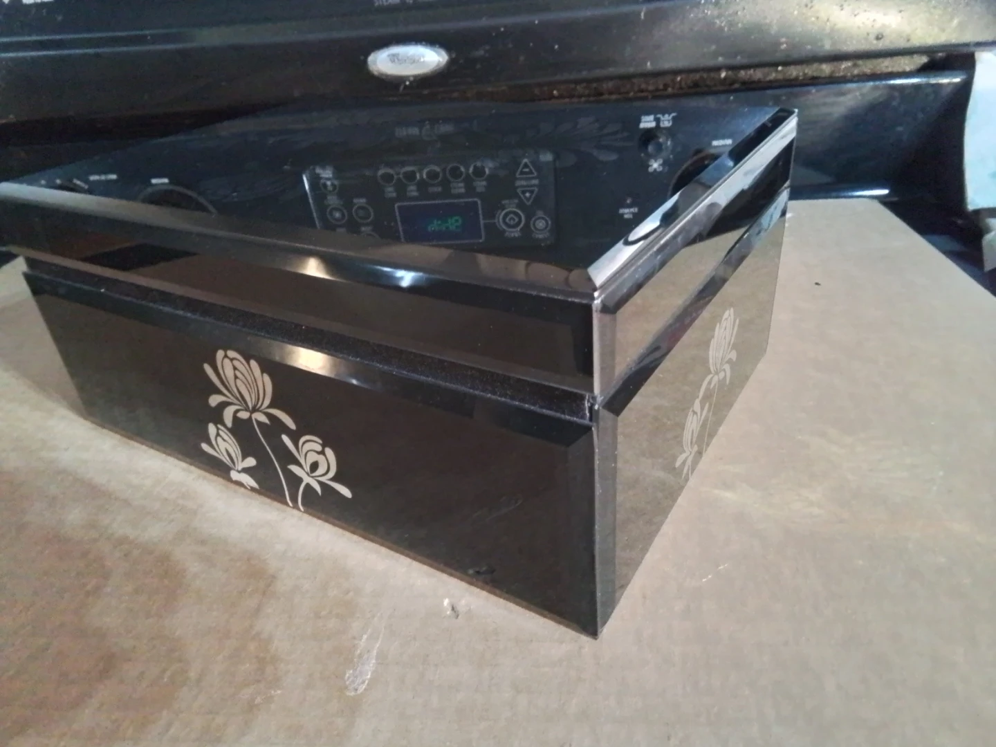 Decorative Black Lacquer Jewellery Box with Floral Design - photo 3