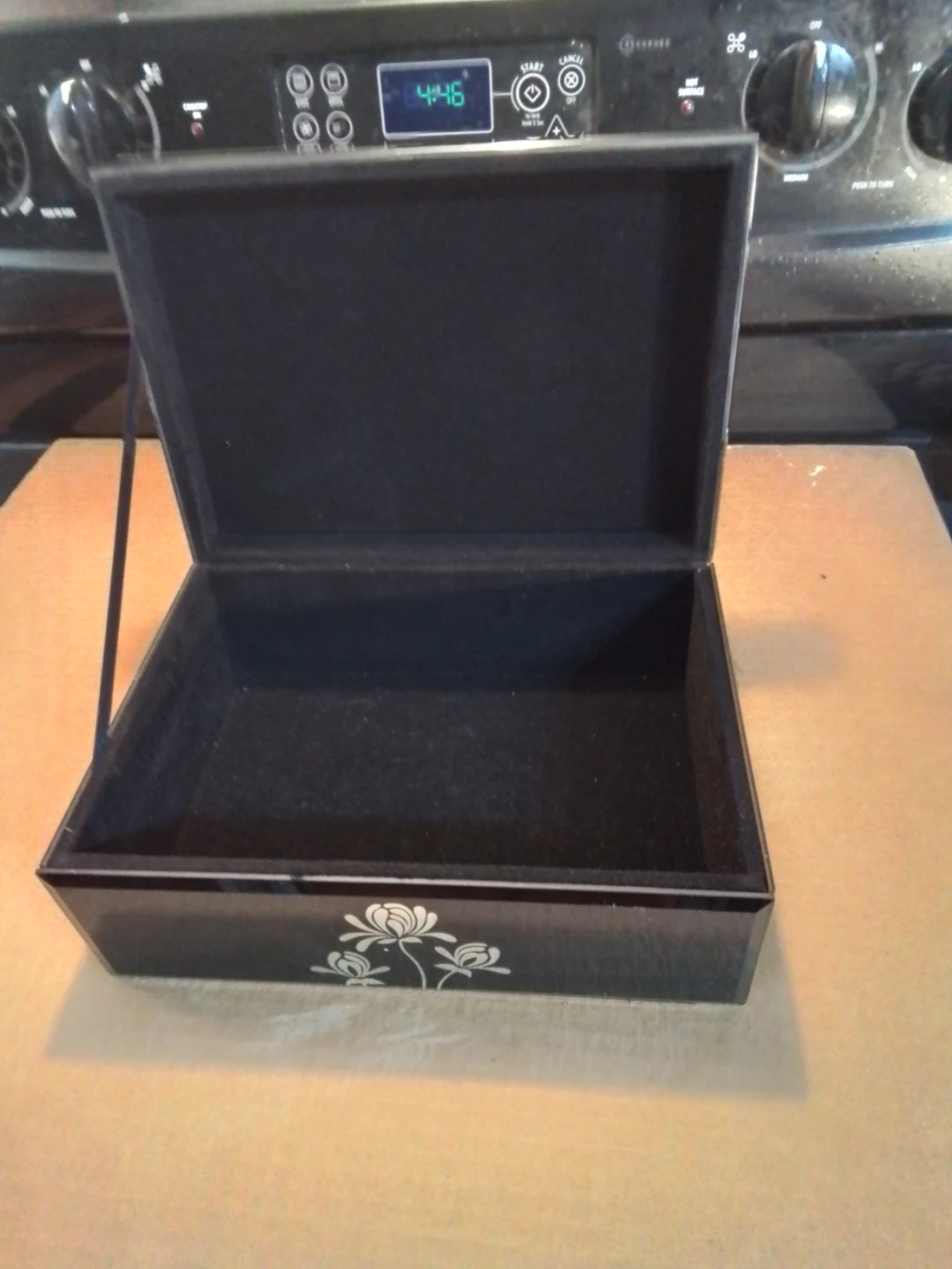 Decorative Black Lacquer Jewellery Box with Floral Design - photo 4