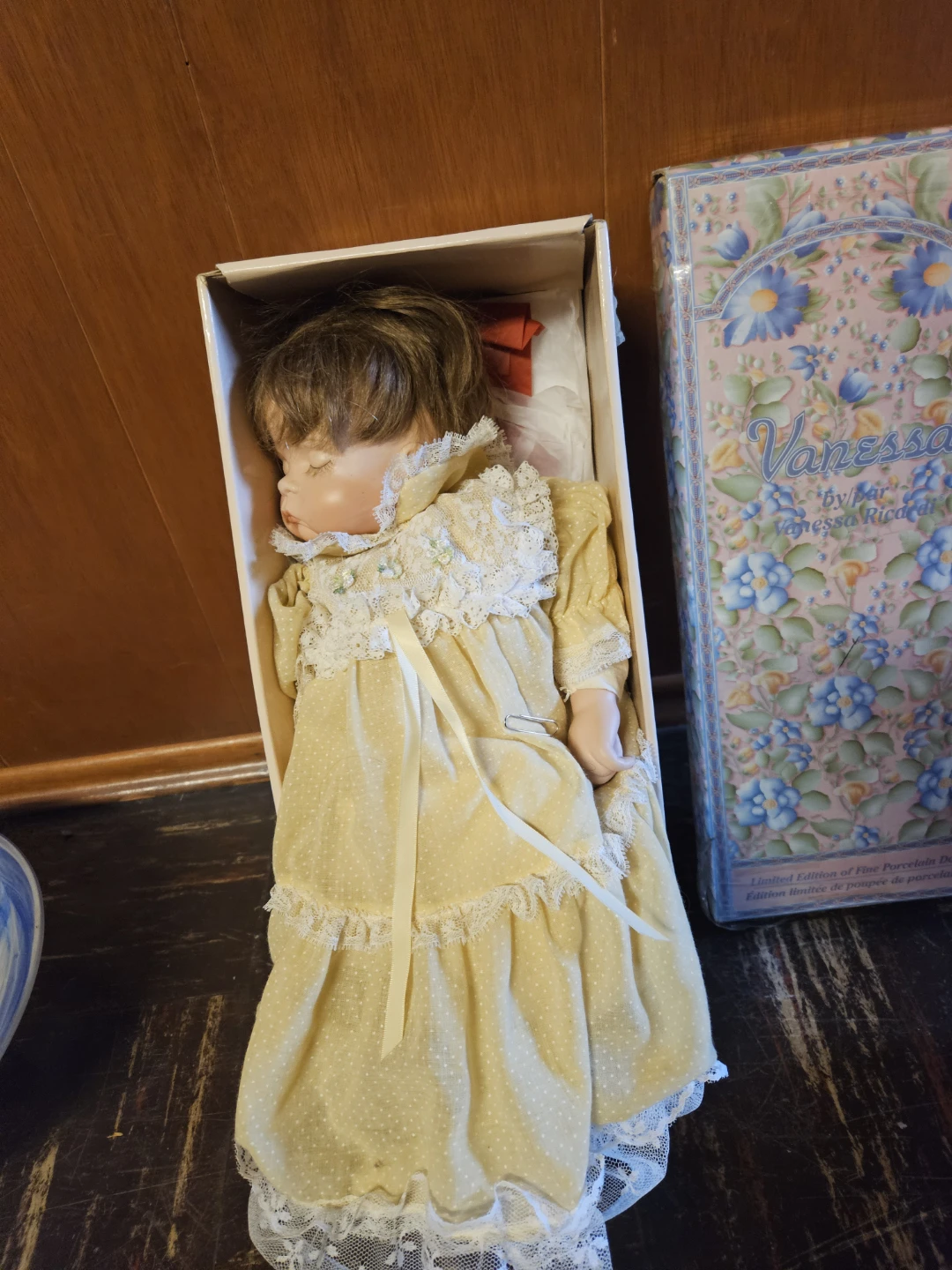 Vanessa Limited Edition Porcelain Doll by Vanessa Ricardi - photo 2