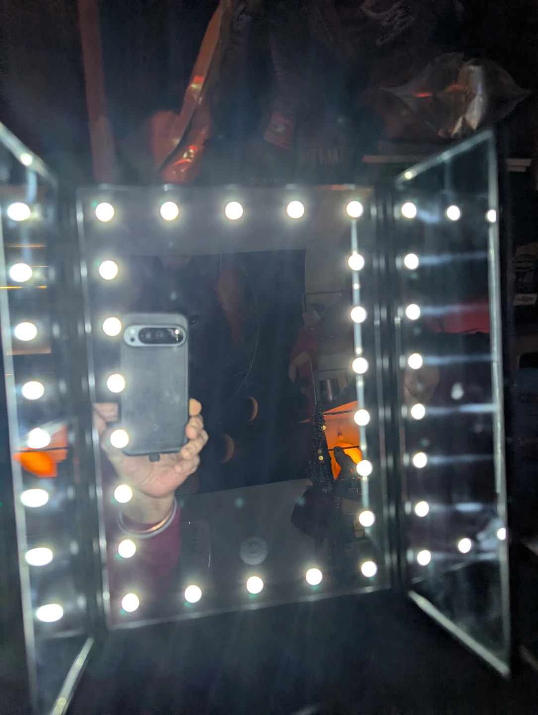 Tri-fold Vanity Mirror with LED Lights🥕