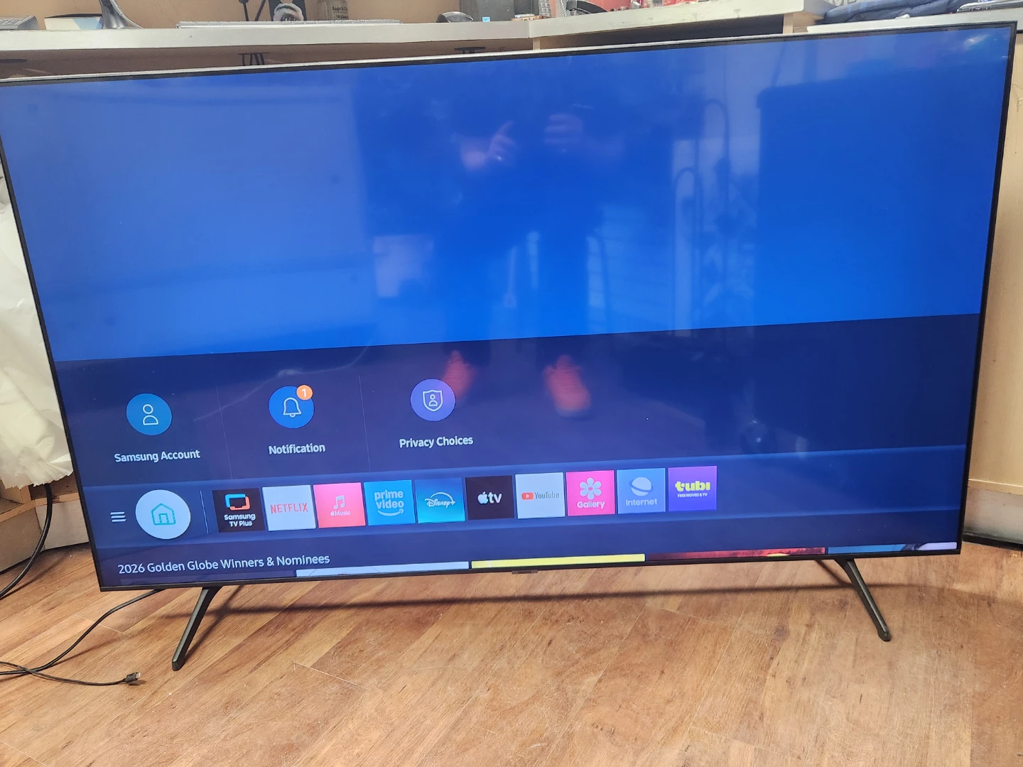 Samsung TU7000F 65" Smart TV w/remote