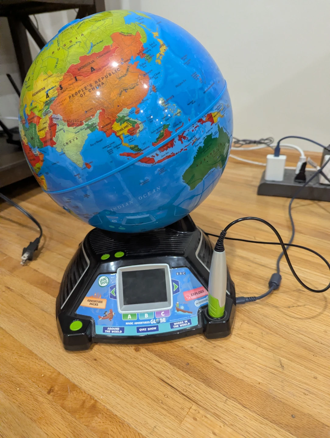LeapFrog Magic Adventures Globe