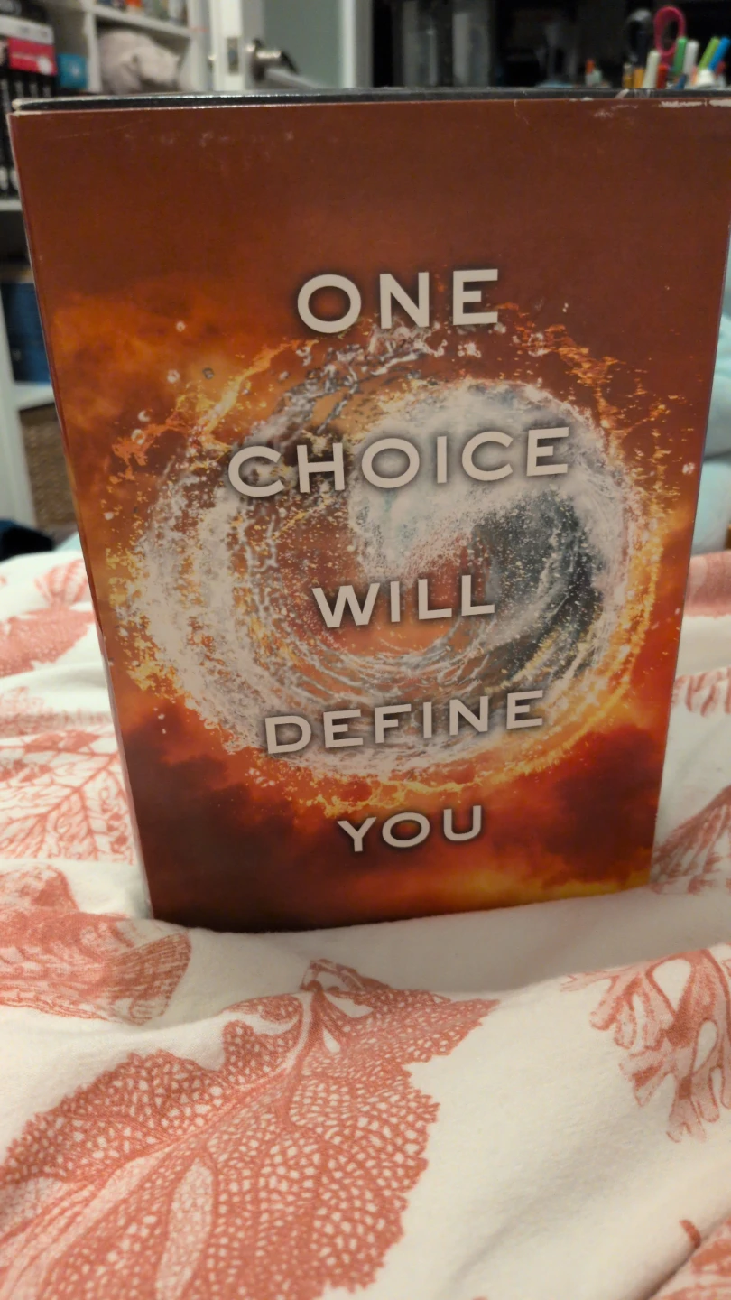 The Divergent Series Box Set by Veronica Roth - photo 3