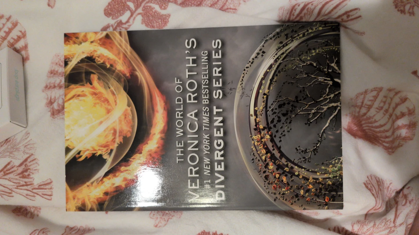 The Divergent Series Box Set by Veronica Roth - photo 5