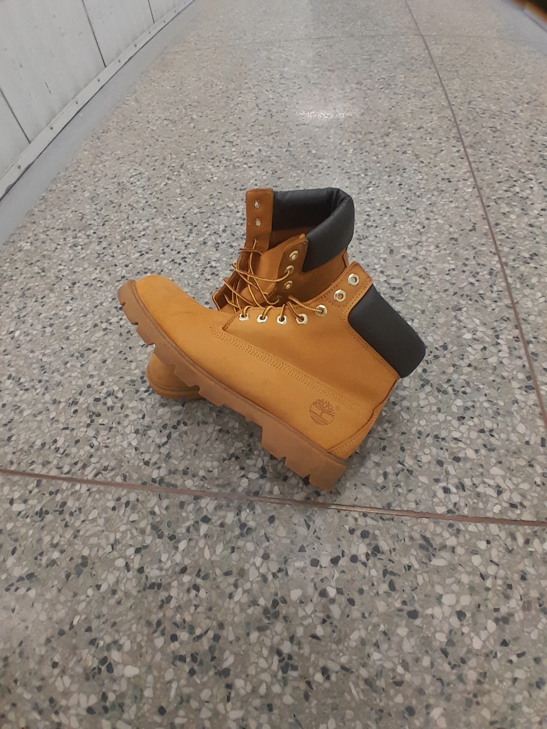 Timberland Classic Boots - Wheat Nubuck Size 9