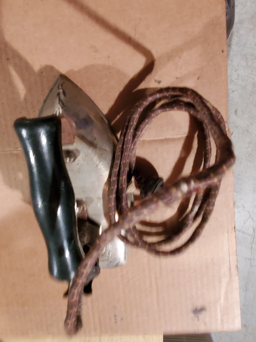 Vintage, antique clothes iron - photo 2