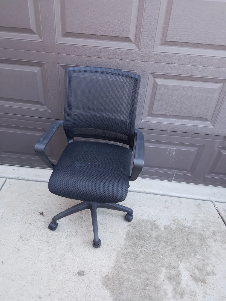 Black Mesh Office Chair with Wheels