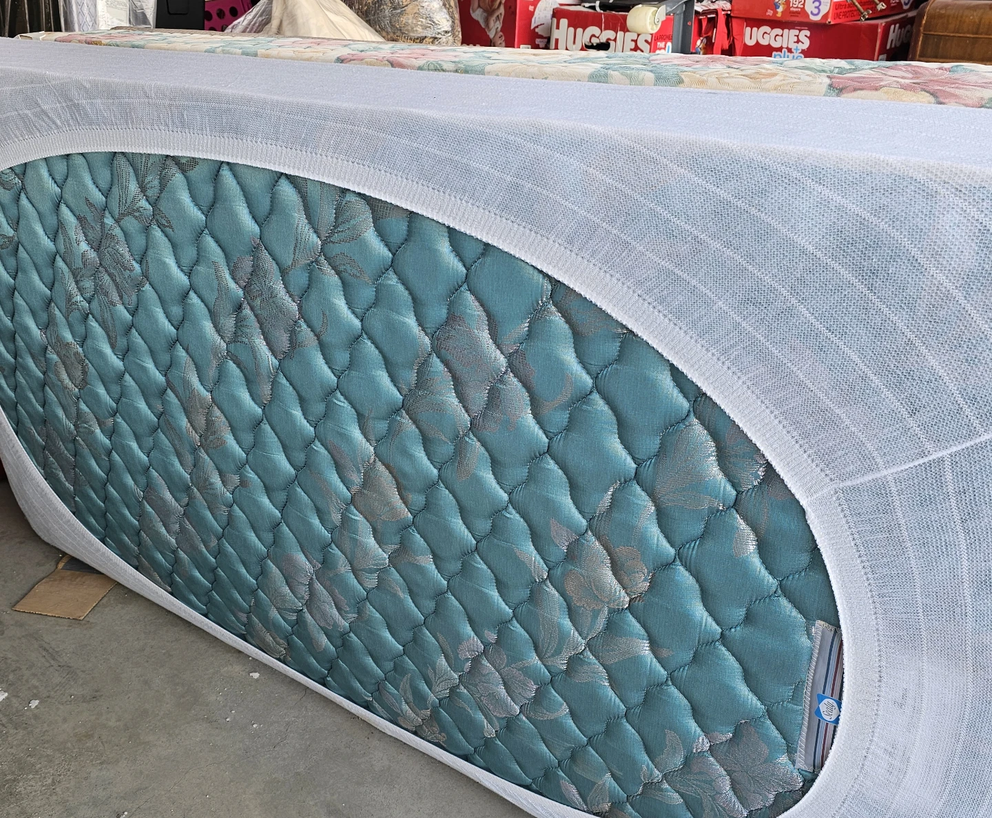 Twin mattress/boxspring, steel frame and Headboard - photo 4