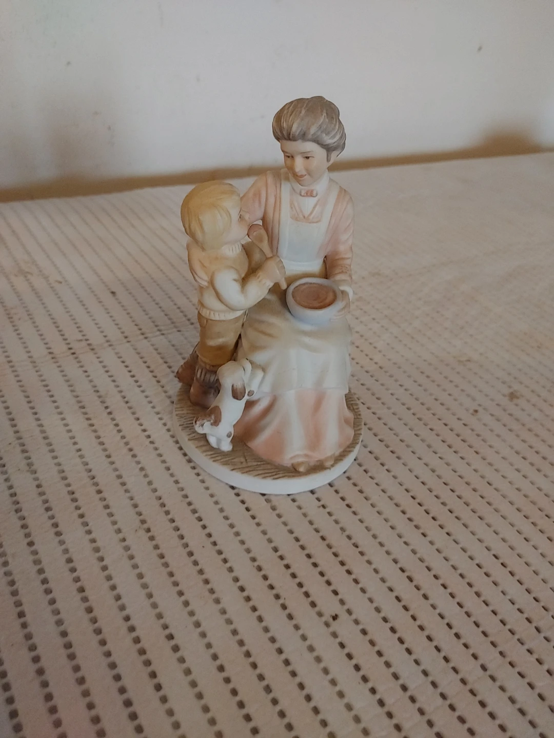 Enesco Treasured Memories "Happy To Help" Figurine