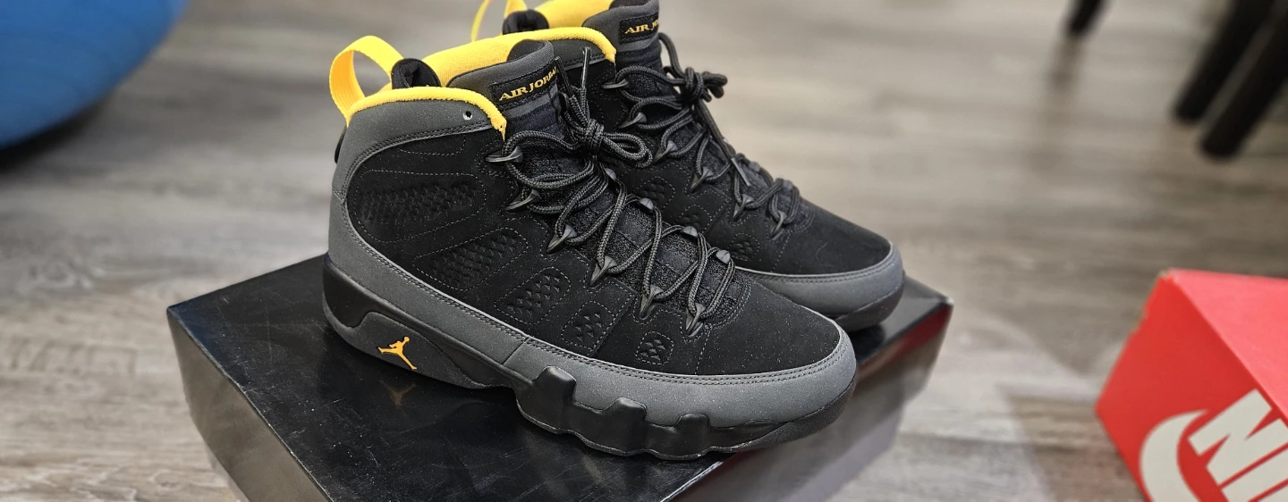 Air Jordan 9 Retro black/university gold - photo 2