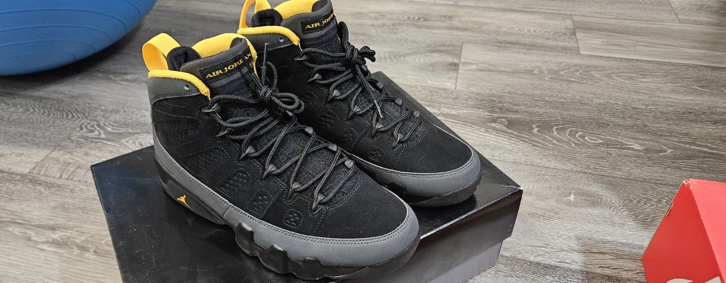 Air Jordan 9 Retro black/university gold - photo 3