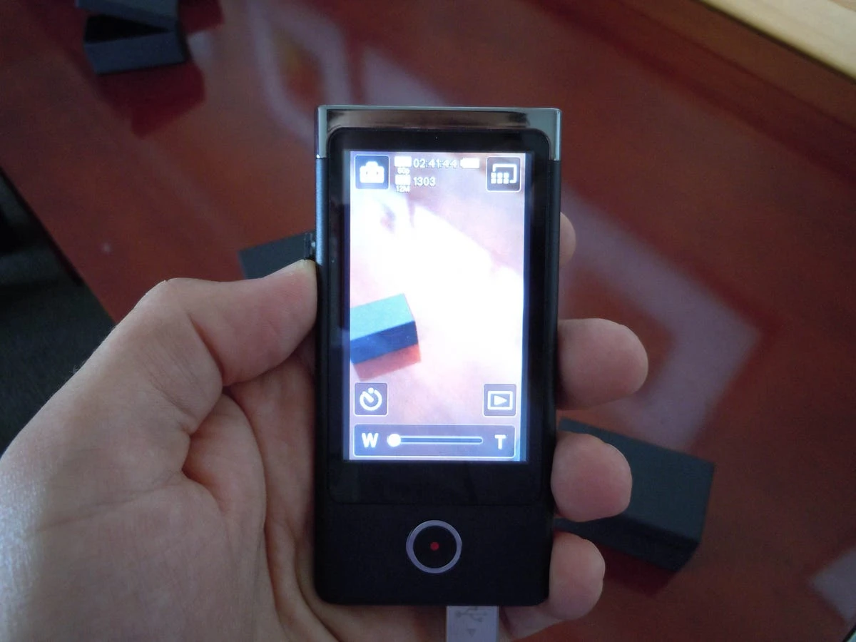 Sony Bloggie Touch MHS-TS20 HD camcorder. - photo 2
