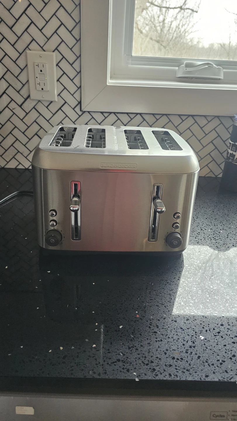 BLACK+DECKER 4-Slice Stainless Steel Toaster
