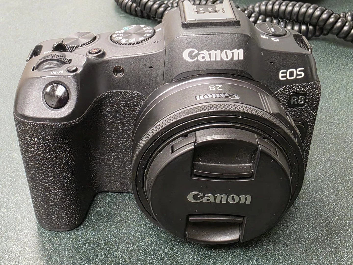 Canon EOS R8 Mirrorless Camera - photo 2