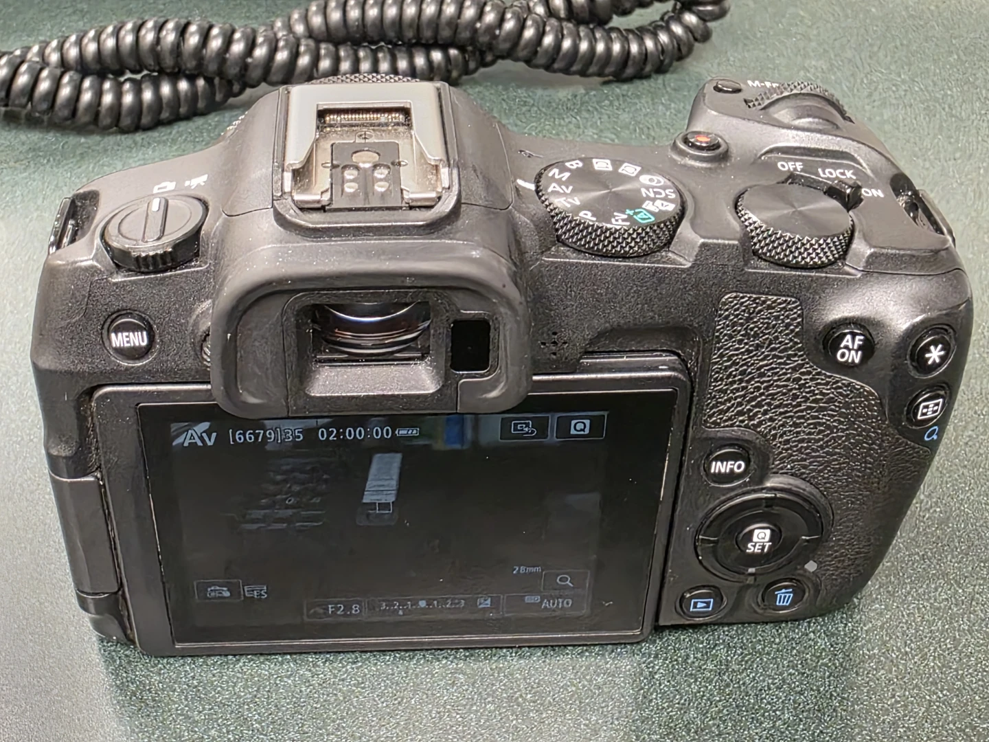 Canon EOS R8 Mirrorless Camera - photo 4