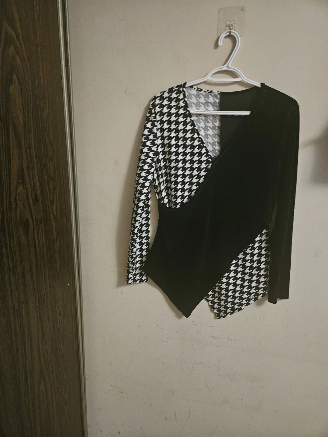 Black and White Houndstooth Asymmetrical Top - photo 3