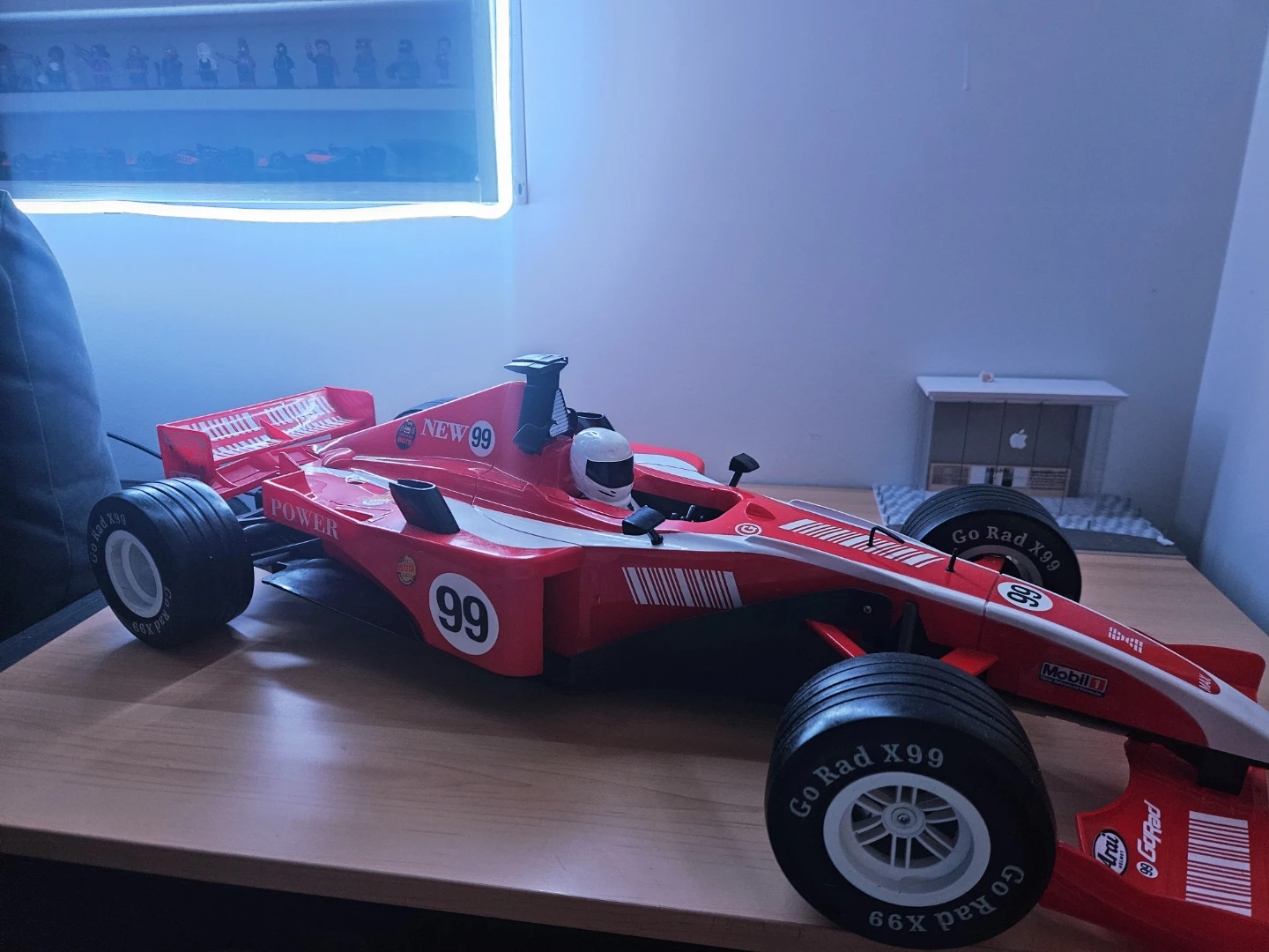 Old F1 Vehicle (RC but doesnt come with control) Can be fixed. - photo 2