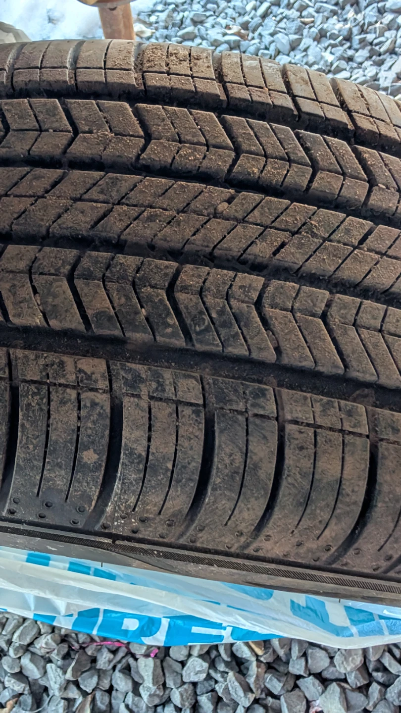 SOLUS 215/55R16 93V Tire