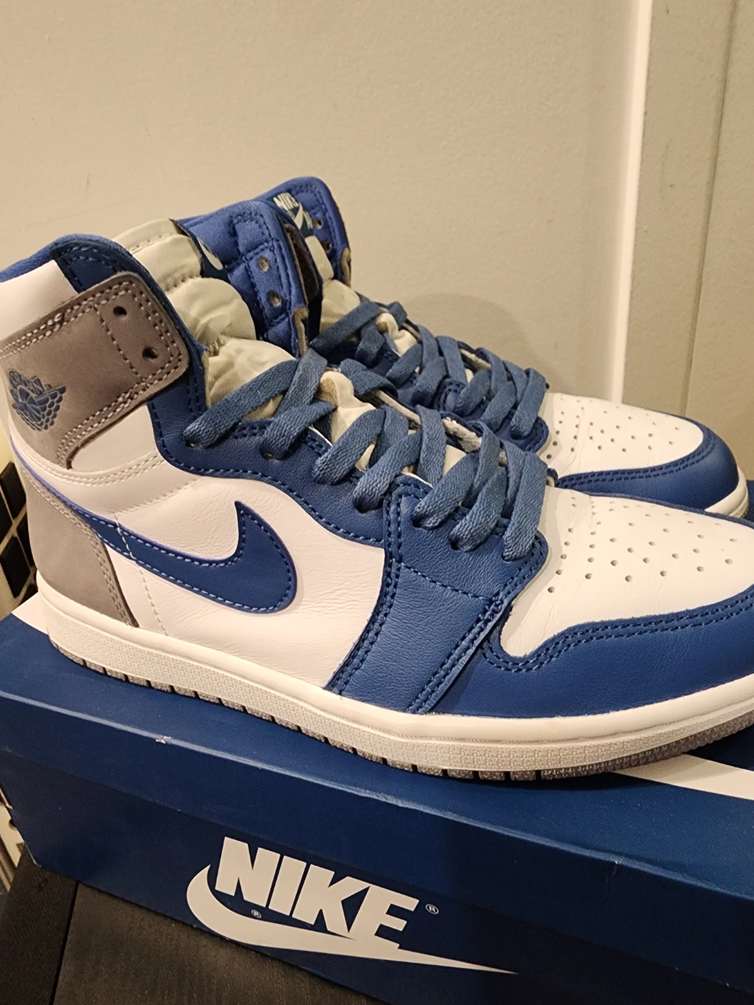 Pre owned/used Nike Air Jordan 1 High OG - True Blue