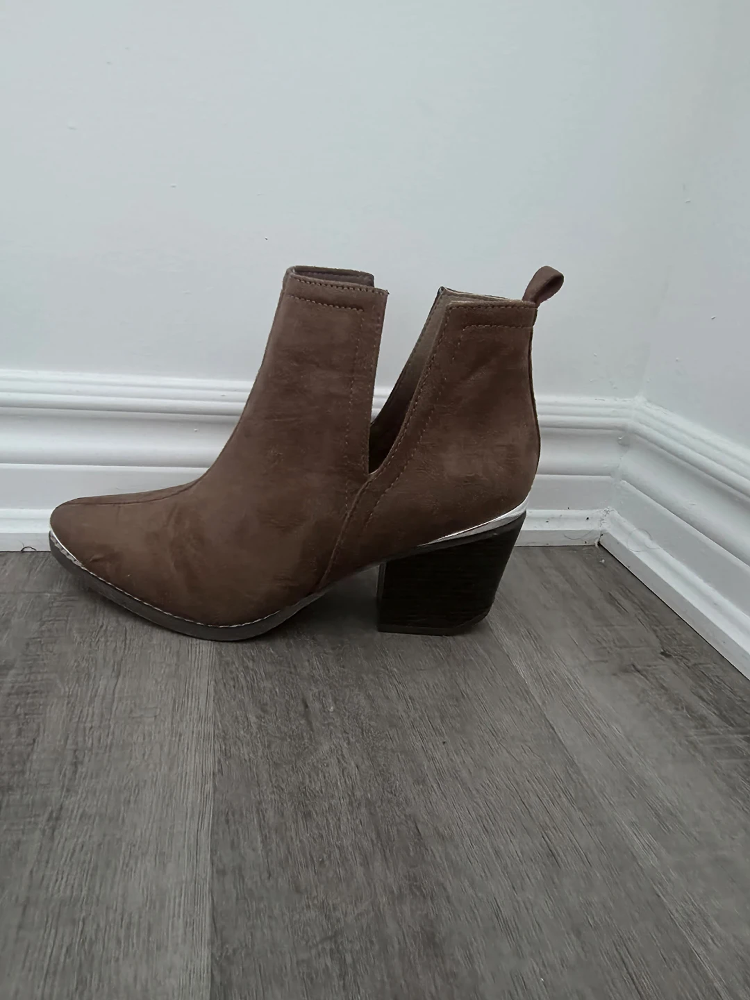 Brand new Journee Women's Issla Pull On Stacked Heel Booties - photo 2