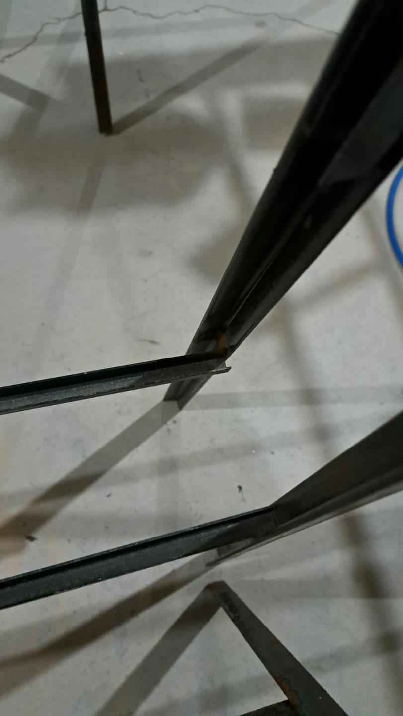 6 metal A-frames - photo 4