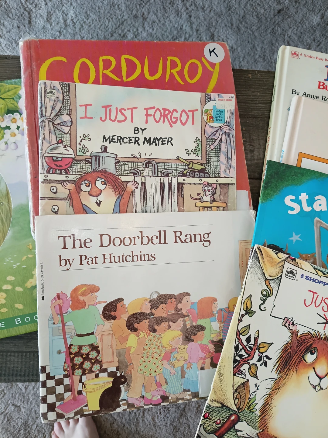 Assorted Children's Books - Lot of 9 - photo 2