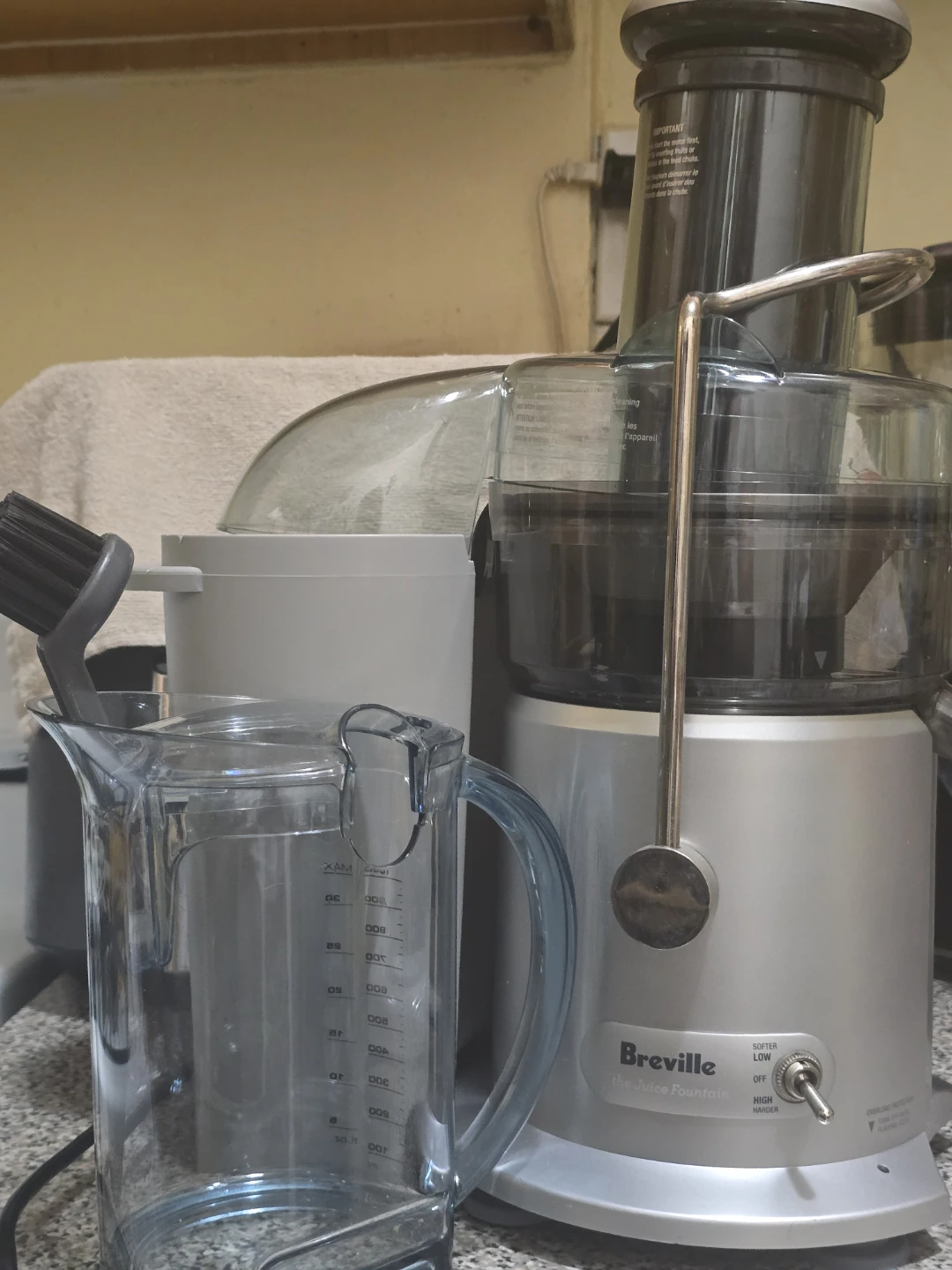 Breville Juice Fountain Plus (JE98XL) - Like New - photo 4