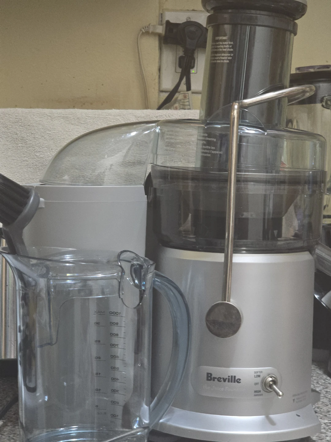 Breville Juice Fountain Plus (JE98XL) - Like New - photo 5