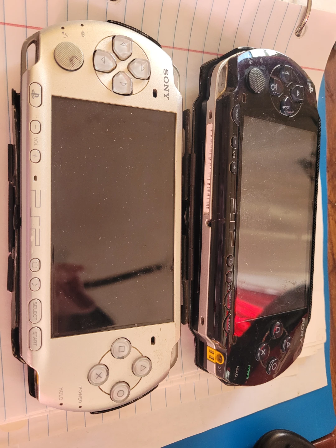 (FOR PARTS)Sony PSP 3000 Handheld Game Consoles (Silver & Black)