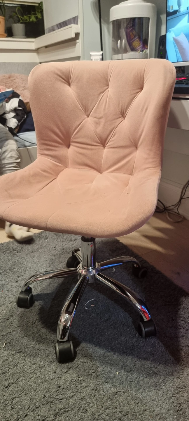 NEED TO GO!!! Pink Velvet Office Chair🧡