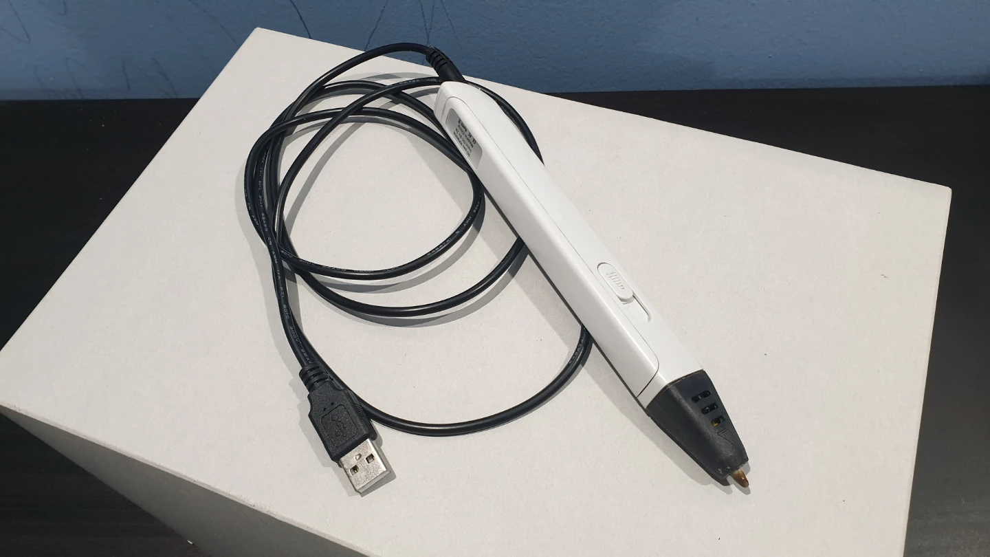 3D Printing Pen with PLA Filament Bundle