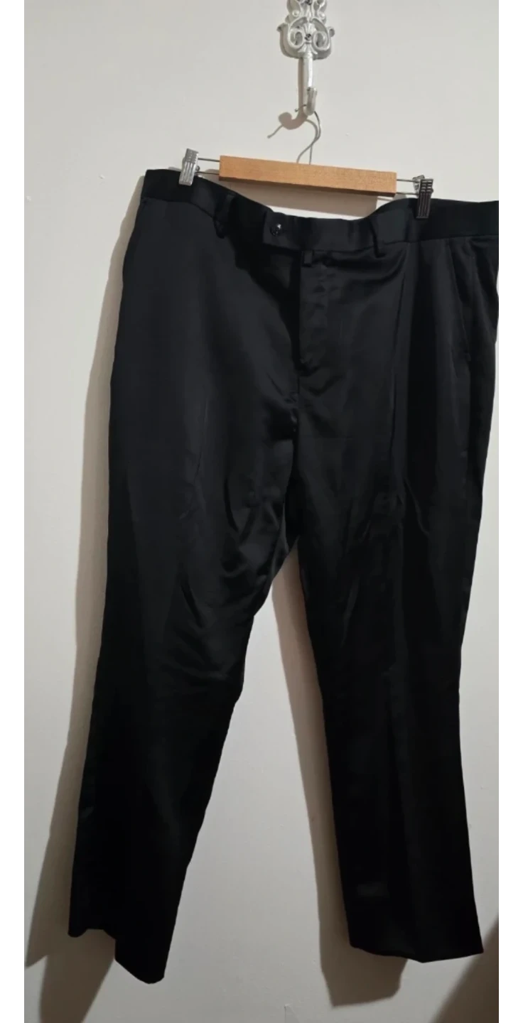 . Pantalón de Vestir (Dress Pants)