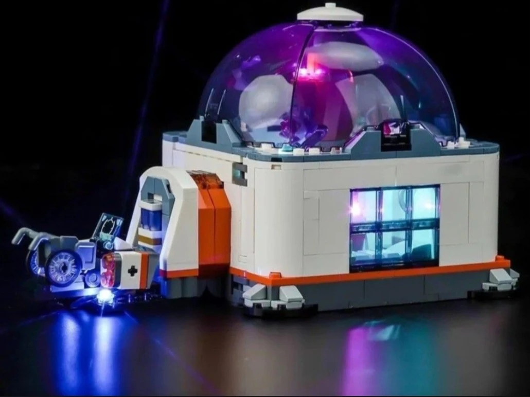 LEGO City Space Science Lab Building Toy Set 60439 - photo 2