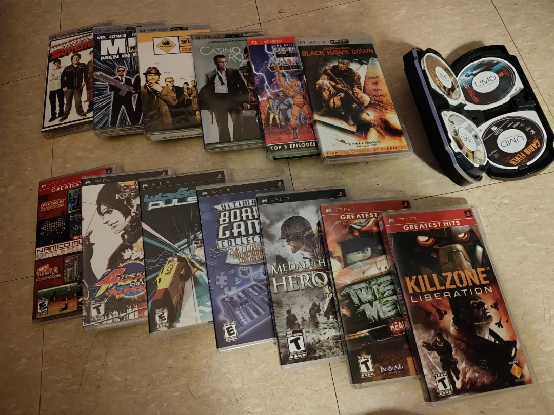 PSP 2001 IN MINT CONDITION WITH 7 GAMES AND 14 MOVIES - photo 2