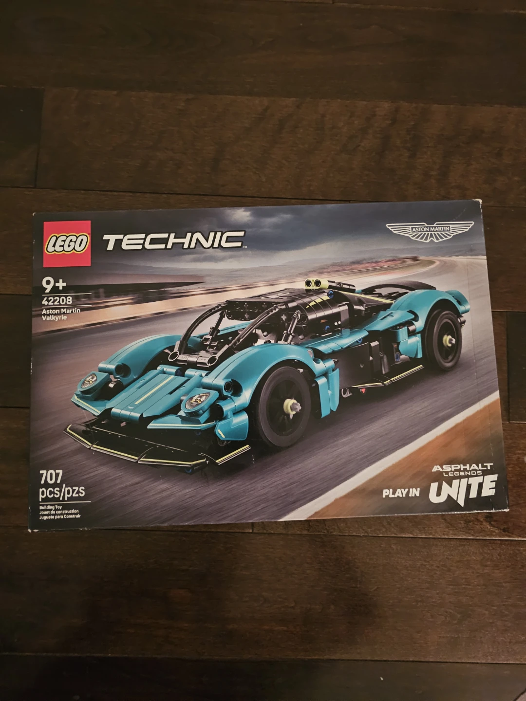 Brand new LEGO Technic Aston Martin Valkyrie (42208) set