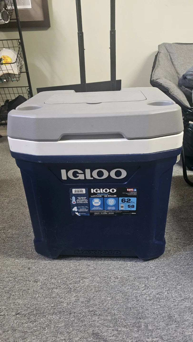 Igloo Latitude 62 Roller Cooler