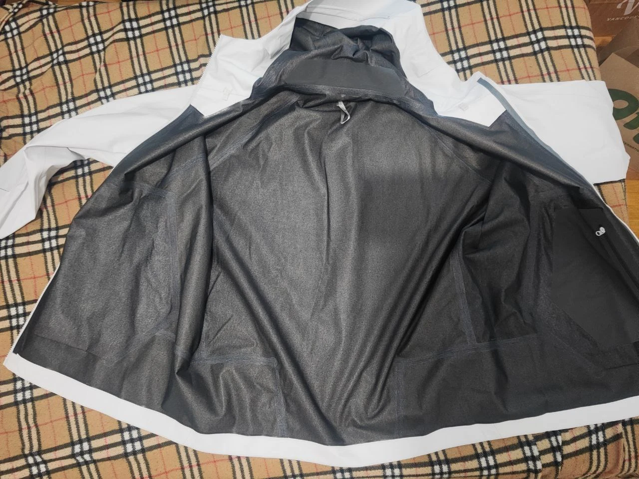 Arc'teryx Veilance Woman's Anelle Coat (Small) - photo 4