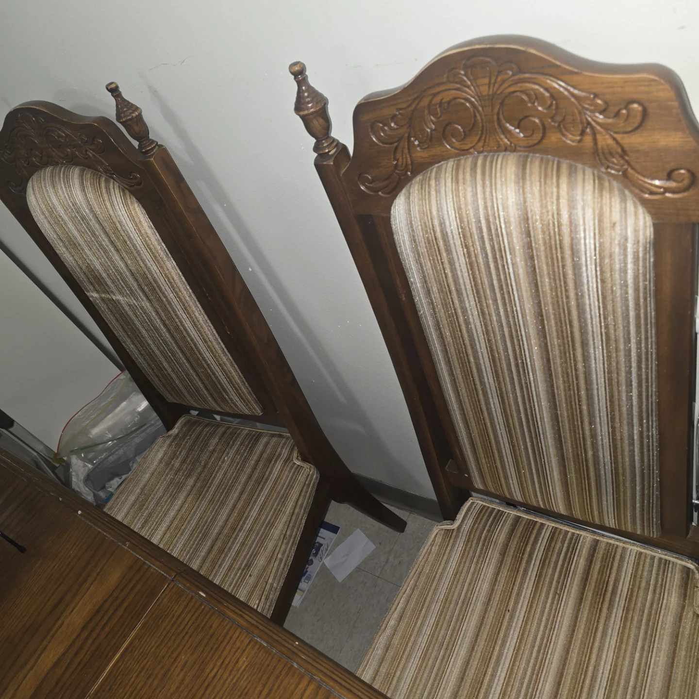 Wooden Dining Table and 6 Chairs Set (need gone asap) - photo 5