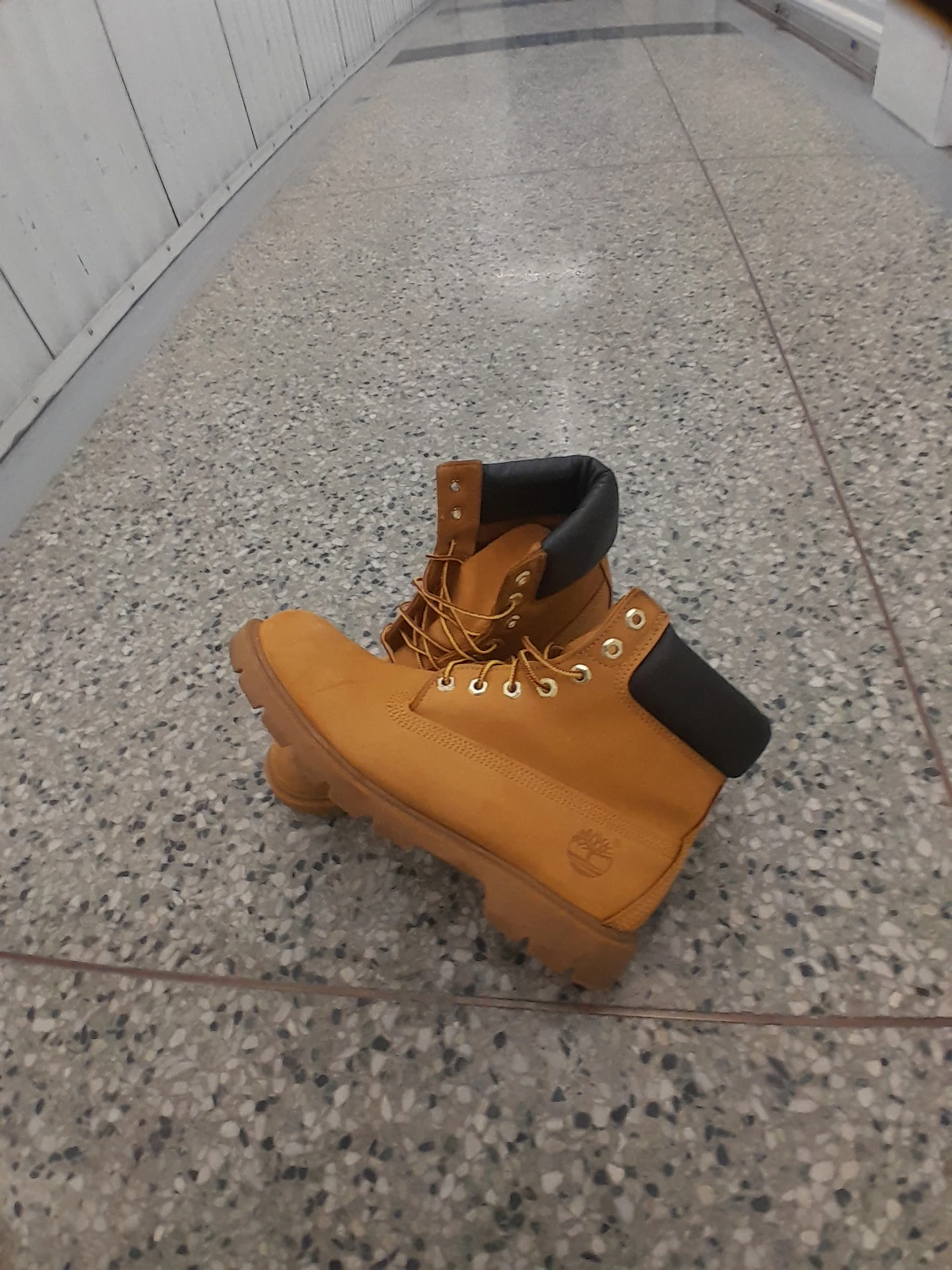 Timberland Classic Boots - Wheat Nubuck Size 9 - photo 5