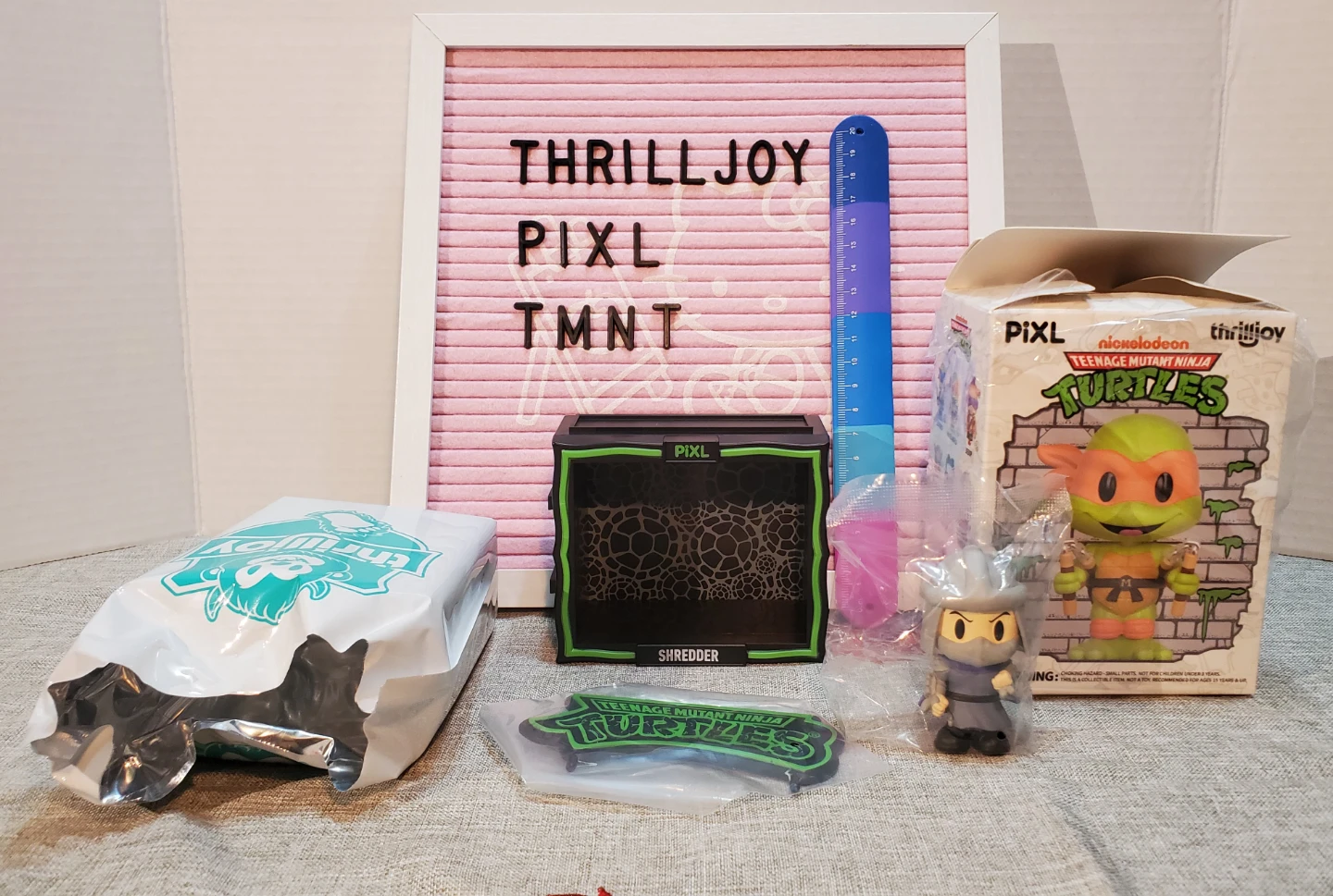 PiXL Thrilljoy Nickelodeon TMNT Shredder Figure and Display